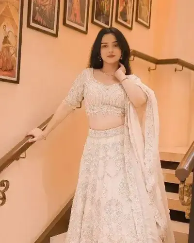 Escort Nazira